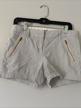 High-Waist Seersucker Stripe Women’s Shorts with Gold Zippers - White/Blue